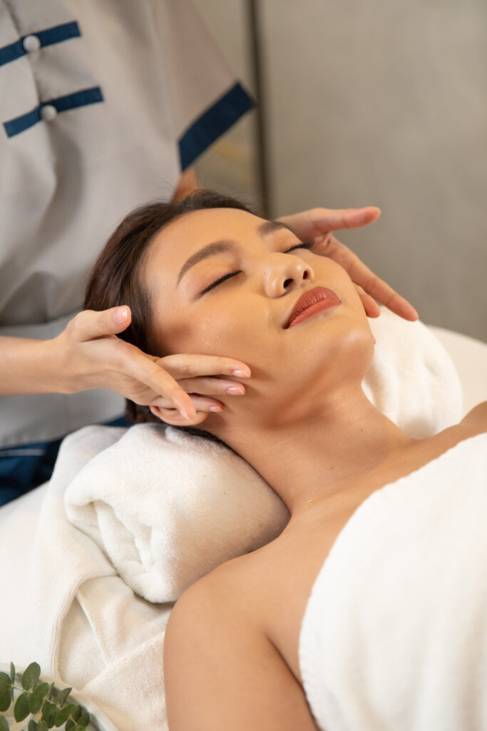 Facial Bangkok natural moisturizing treatment 60 minutes hydrating skin therapy Treasure Spa skincare